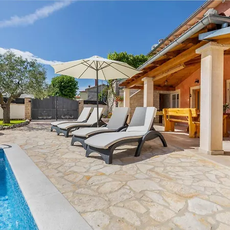Casa Bepi Mit Pool In Ruhiger Lage Kanfanar