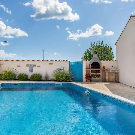 Casa de Férias Casa Bepi Mit Pool In Ruhiger Lage Kanfanar