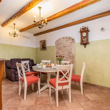 Casa de Férias Casa Bepi Mit Pool In Ruhiger Lage Kanfanar